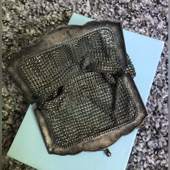 100+ yr old sunflower mesh bag - Picture 4 of 5